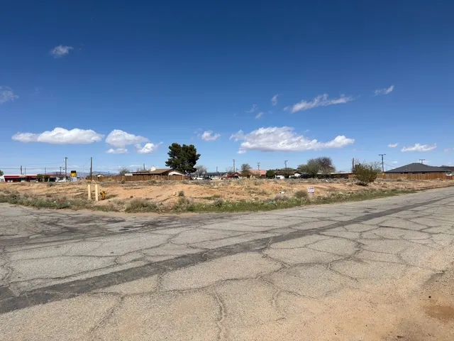 Vacant Corner Single Family Residential Lot in California City in Kern County, CA