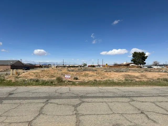 Vacant Corner Single Family Residential Lot in California City - Image 3