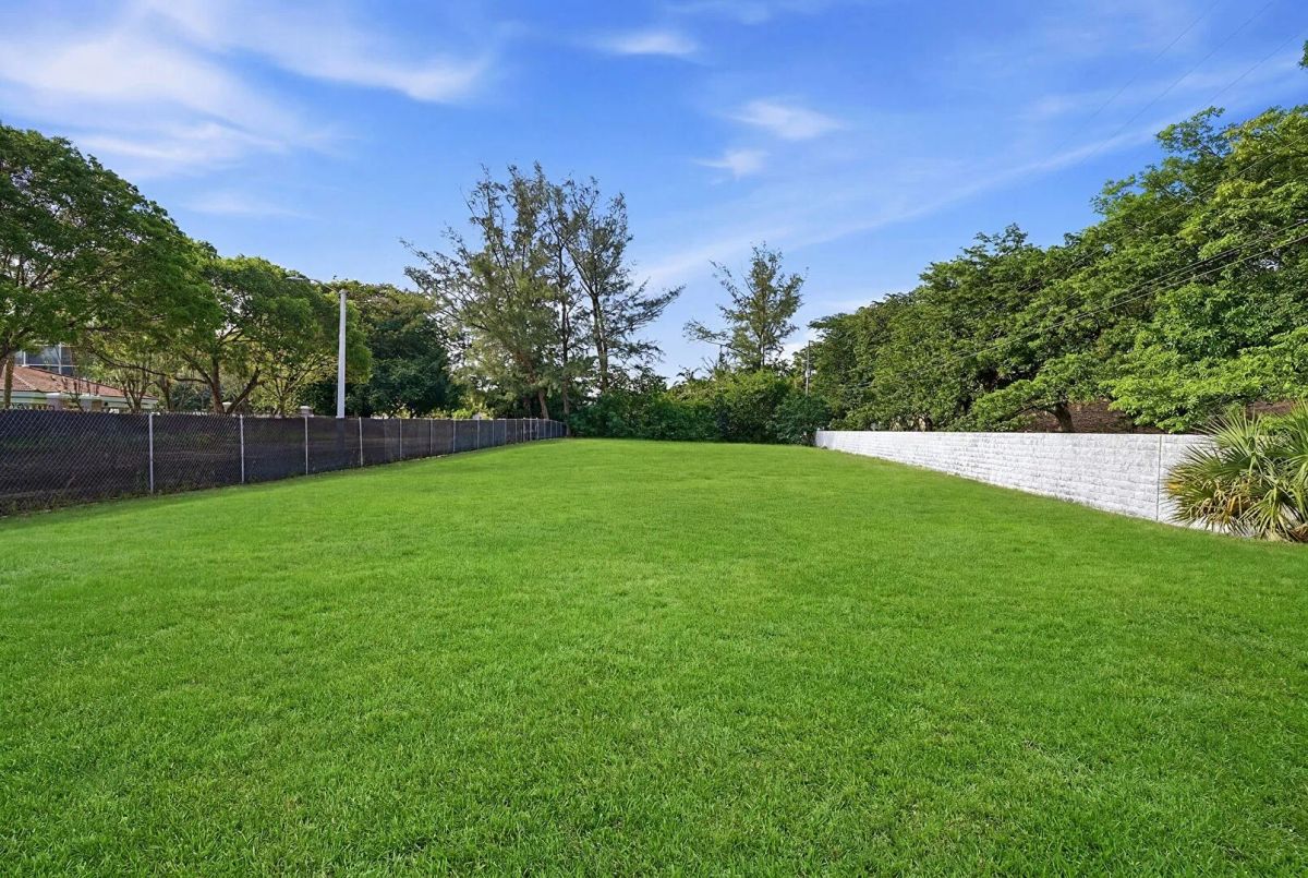 Decorative background for Vacant, Entitled Residential Property in Miramar, FL image 11
