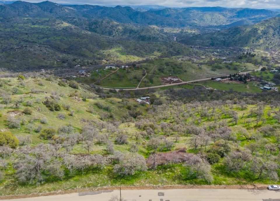 4.6 Acres of Scenic Land in Squaw Valley, CA in Fresno County, CA