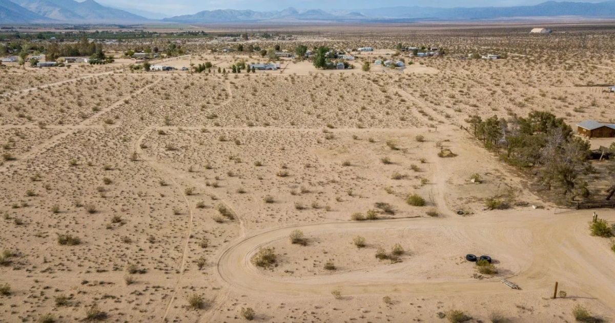Decorative background for 2.5 Acres Of Residential Land In Inyokern, CA image 8