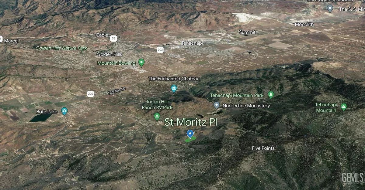 Decorative background for Nearly 5 Acres for Sale in Scenic Tehachapi image 5