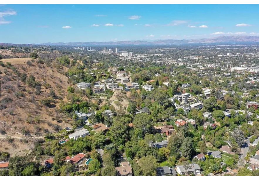 Decorative background for Incredible Homesite In Sherman Oaks, CA image 7