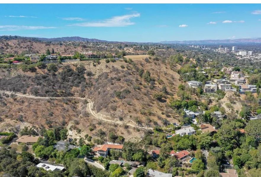 Decorative background for Incredible Homesite In Sherman Oaks, CA image 8