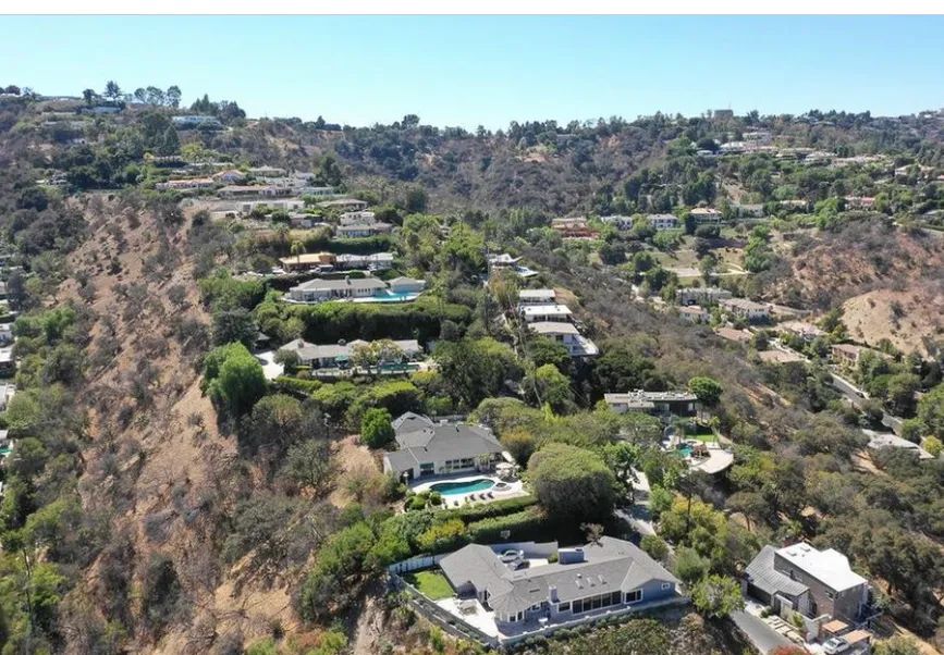 Decorative background for Incredible Homesite In Sherman Oaks, CA image 9
