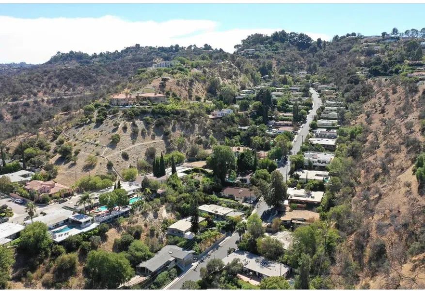 Decorative background for Incredible Homesite In Sherman Oaks, CA image 10
