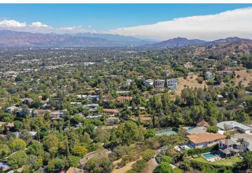 Decorative background for Incredible Homesite In Sherman Oaks, CA image 12