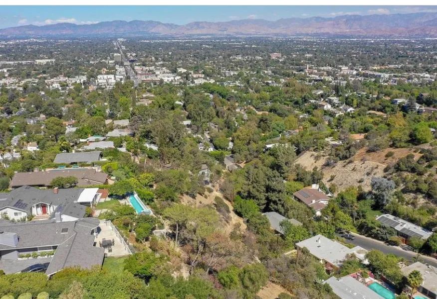 Decorative background for Incredible Homesite In Sherman Oaks, CA image 16