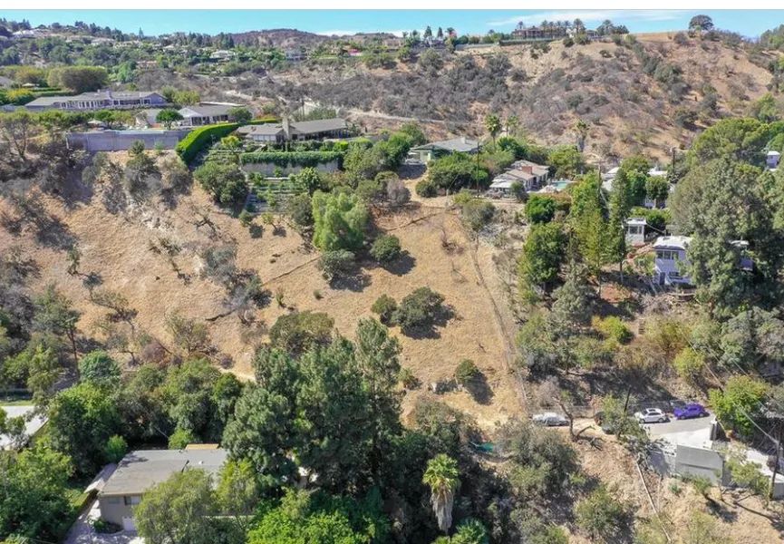 Decorative background for Incredible Homesite In Sherman Oaks, CA image 19
