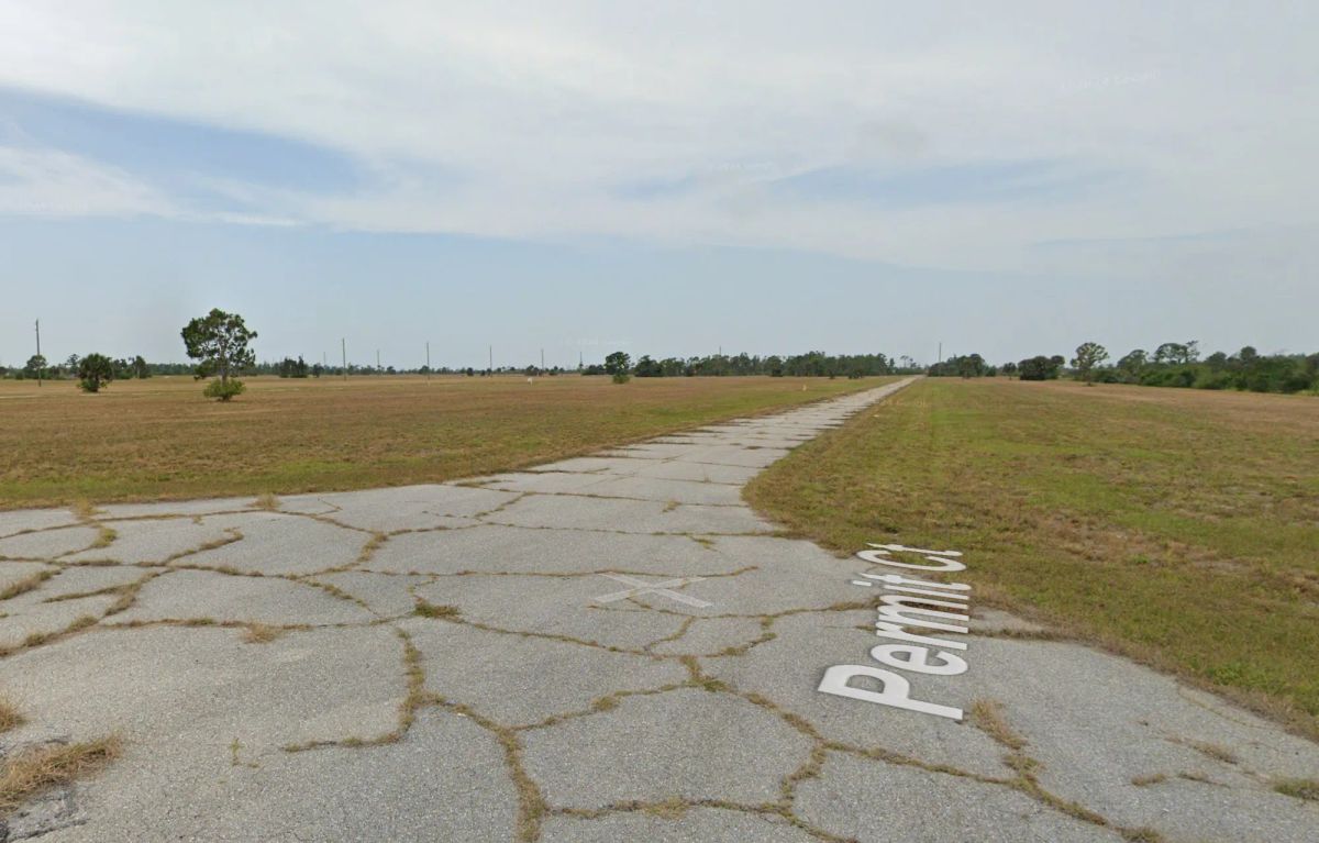 Undeveloped Lot in Port Charlotte at the end of the Cul De Sac - Image 2