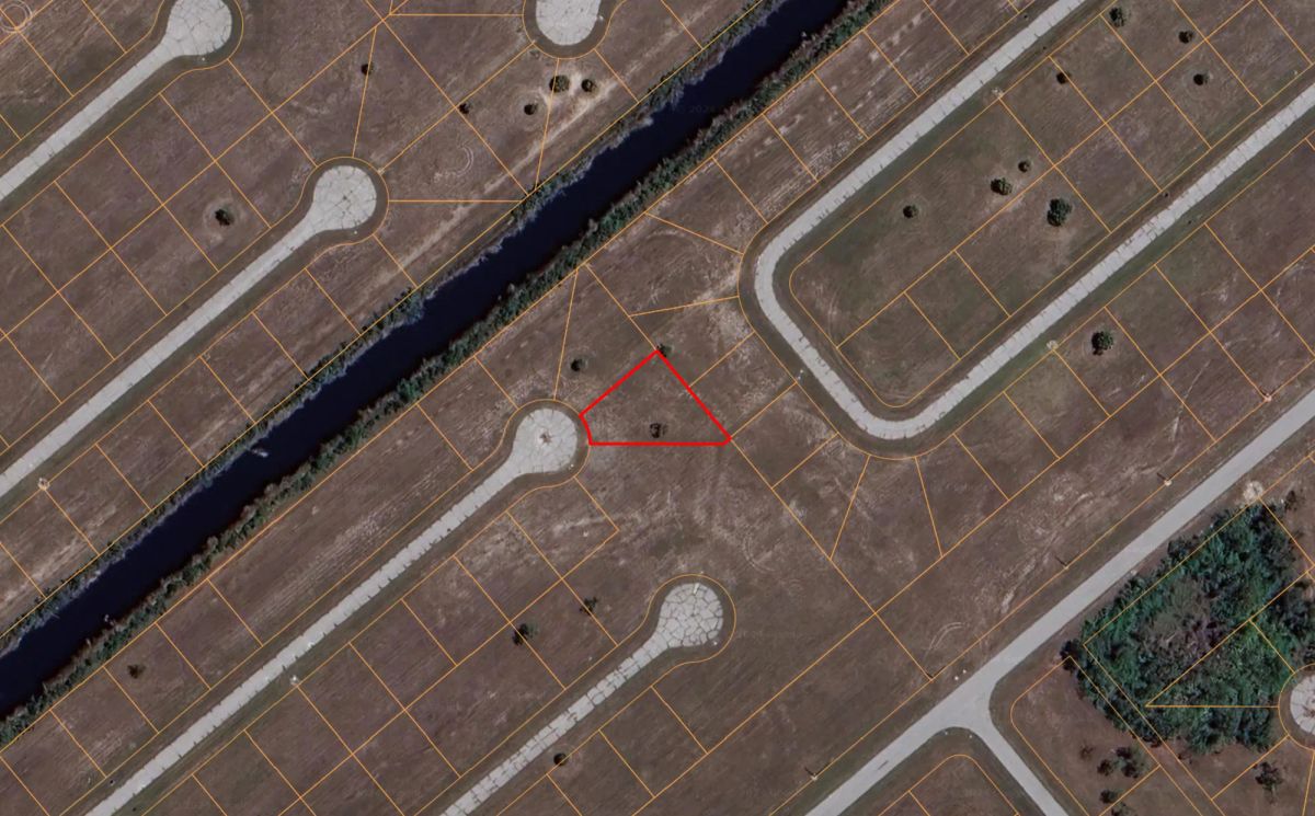 Undeveloped Lot in Port Charlotte at the end of the Cul De Sac - Image 3