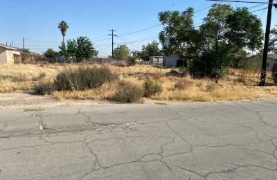 Corner, Undeveloped Lot in Residential Taft