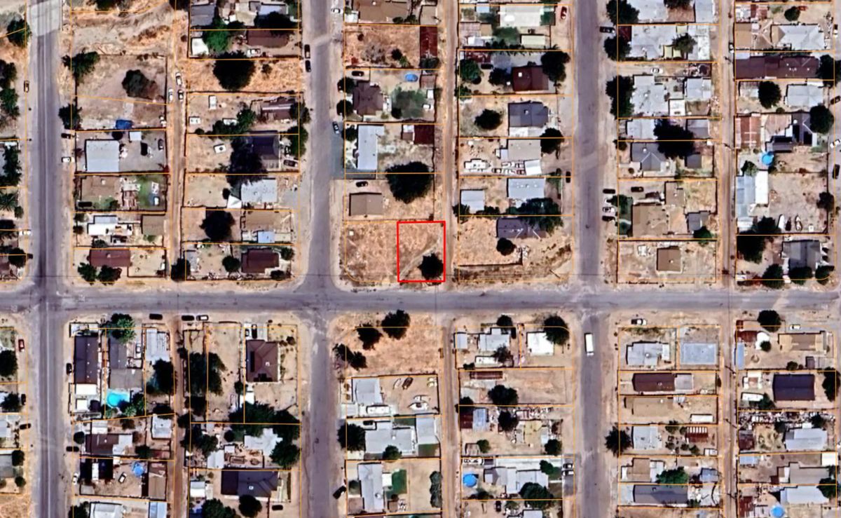 Decorative background for Corner, Undeveloped Lot in Residential Taft image 8