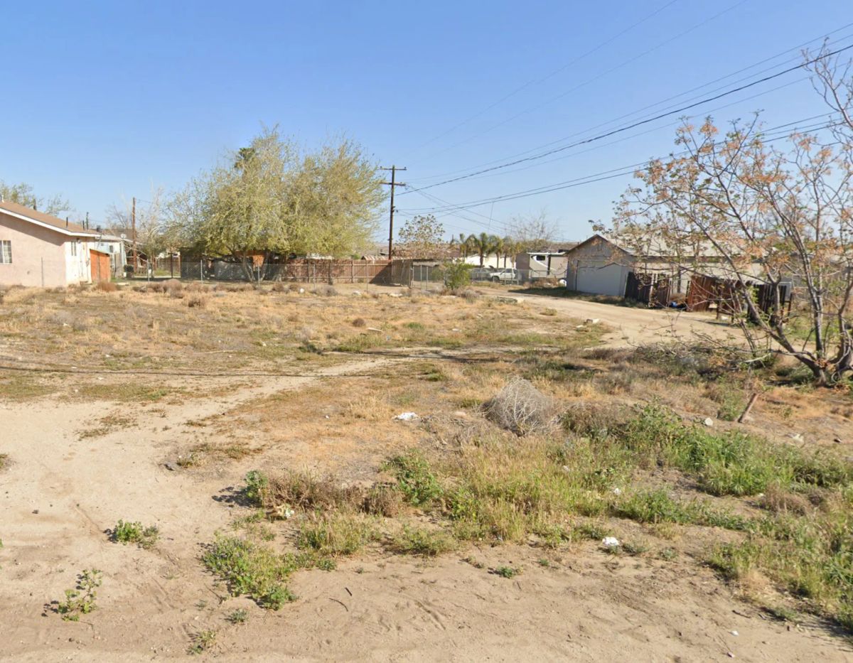 Decorative background for Corner, Undeveloped Lot in Residential Taft image 10