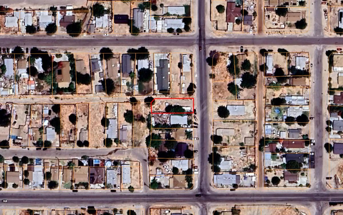 Corner, Undeveloped Lot in Residential Taft - Image 3