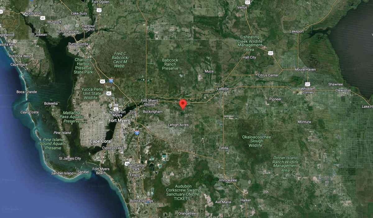 Decorative background for Nearly Half an Acre near Lehigh Acres image 7