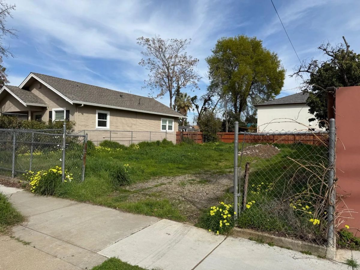 Decorative background for Level, Cleared Residential Lot in Sacramento, CA image 5