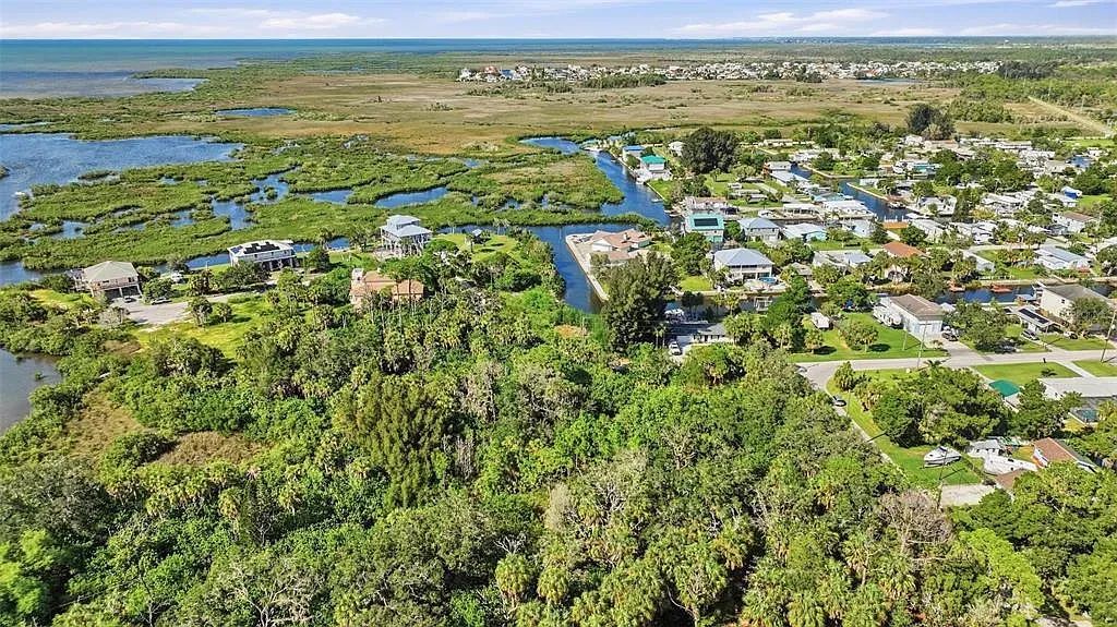 Waterfront Corner Residential Lot in Hudson, FL - Image 2