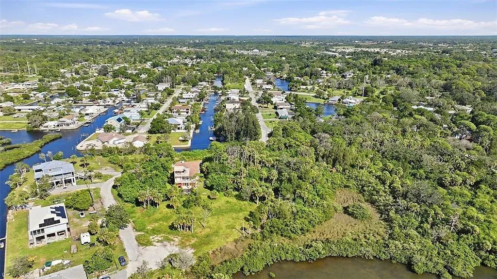 Waterfront Corner Residential Lot in Hudson, FL - Image 4