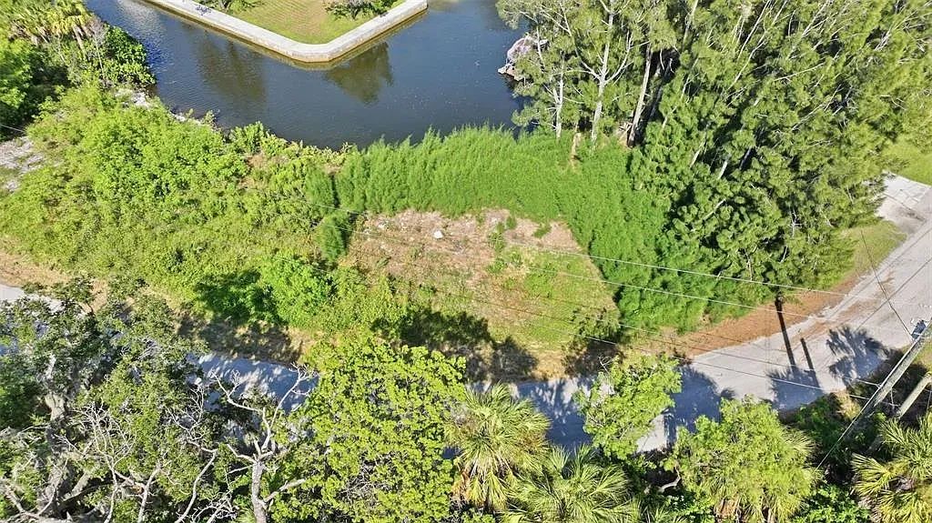 Decorative background for Waterfront Corner Residential Lot in Hudson, FL image 10