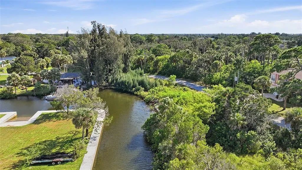 Decorative background for Waterfront Corner Residential Lot in Hudson, FL image 25