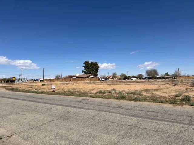 Adjoining, Vacant, Single Family Residential Lot in California City - Image 2