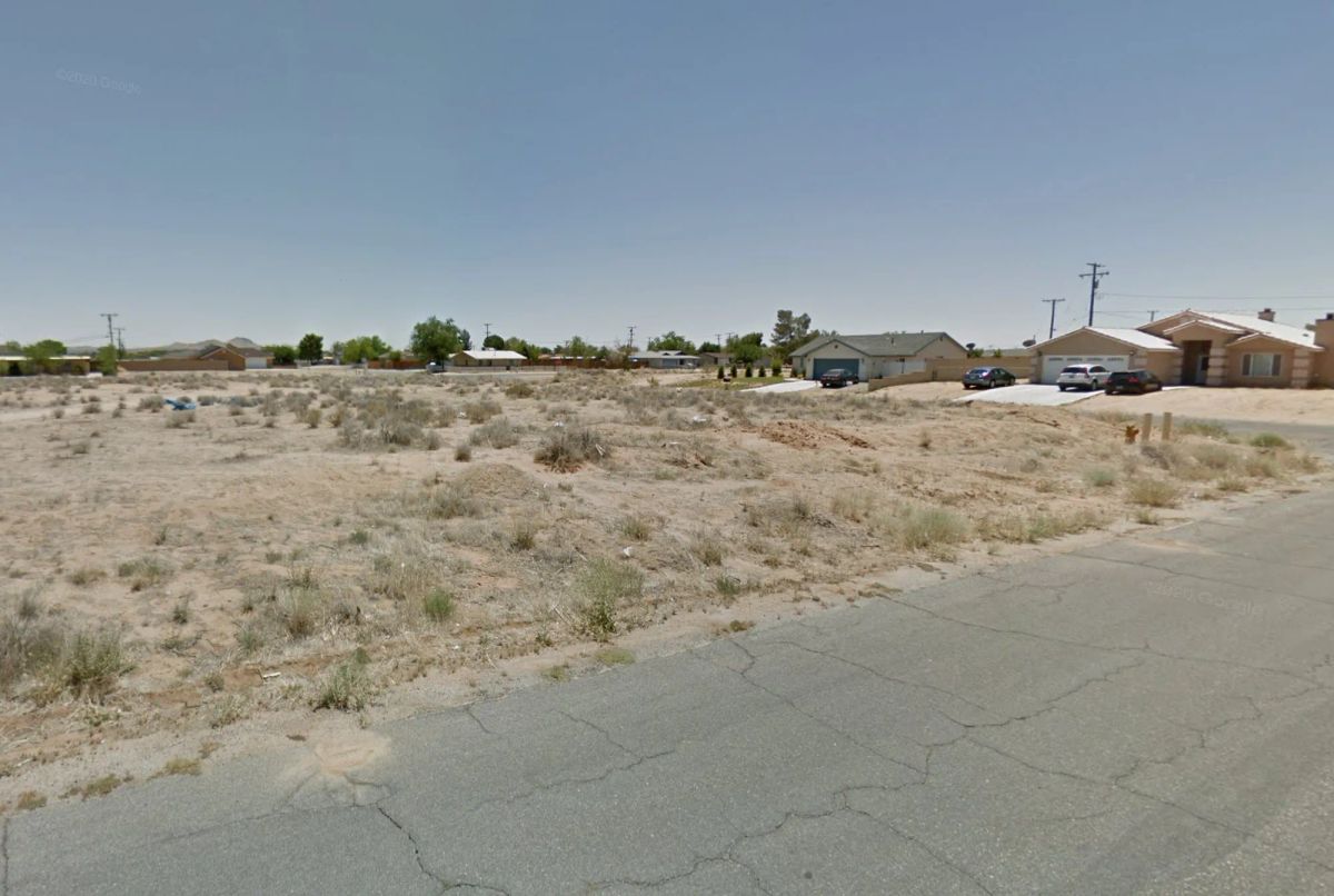 Decorative background for Adjoining, Vacant, Single Family Residential Lot in California City image 8