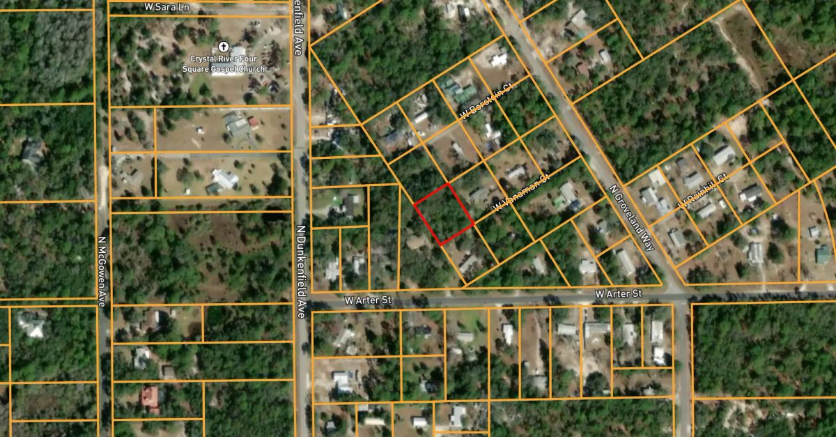 Decorative background for Vacant Half-Acre in a Cul de Sac in Crystal River, FL image 6