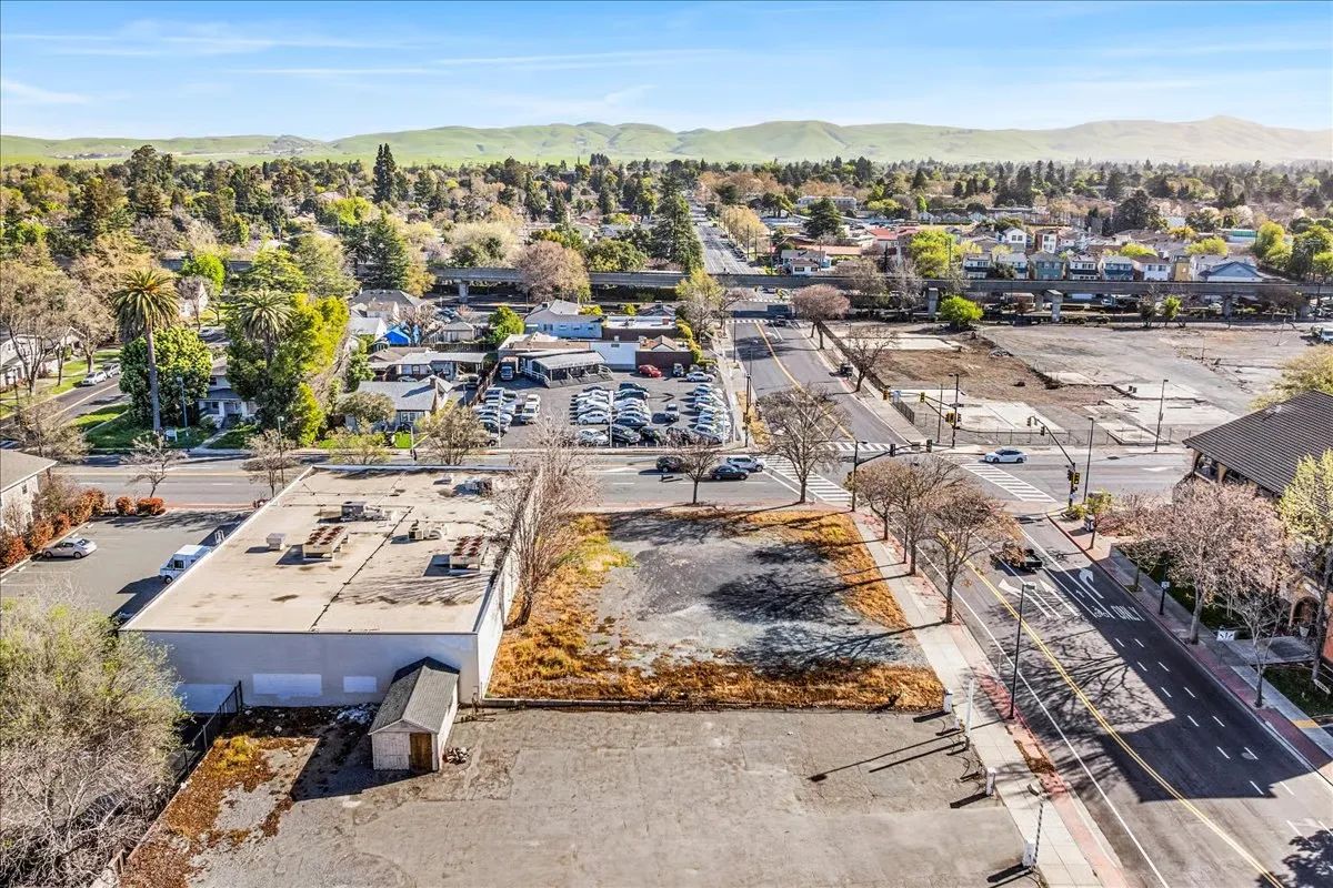 Vacant, Commercial Corner Lot in Downtown Concord, CA - Image 2