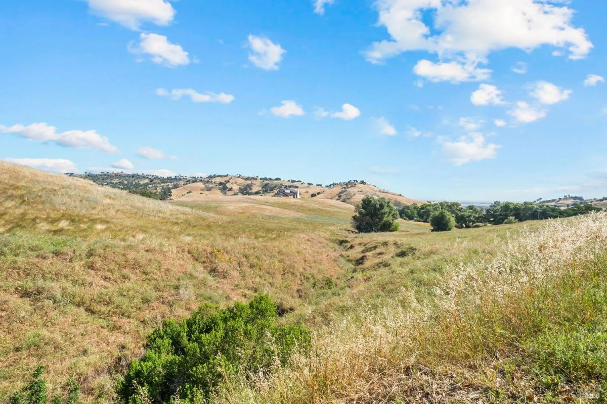 Nineteen Vacant Acres for Sale Outside Vacaville, CA - Main image