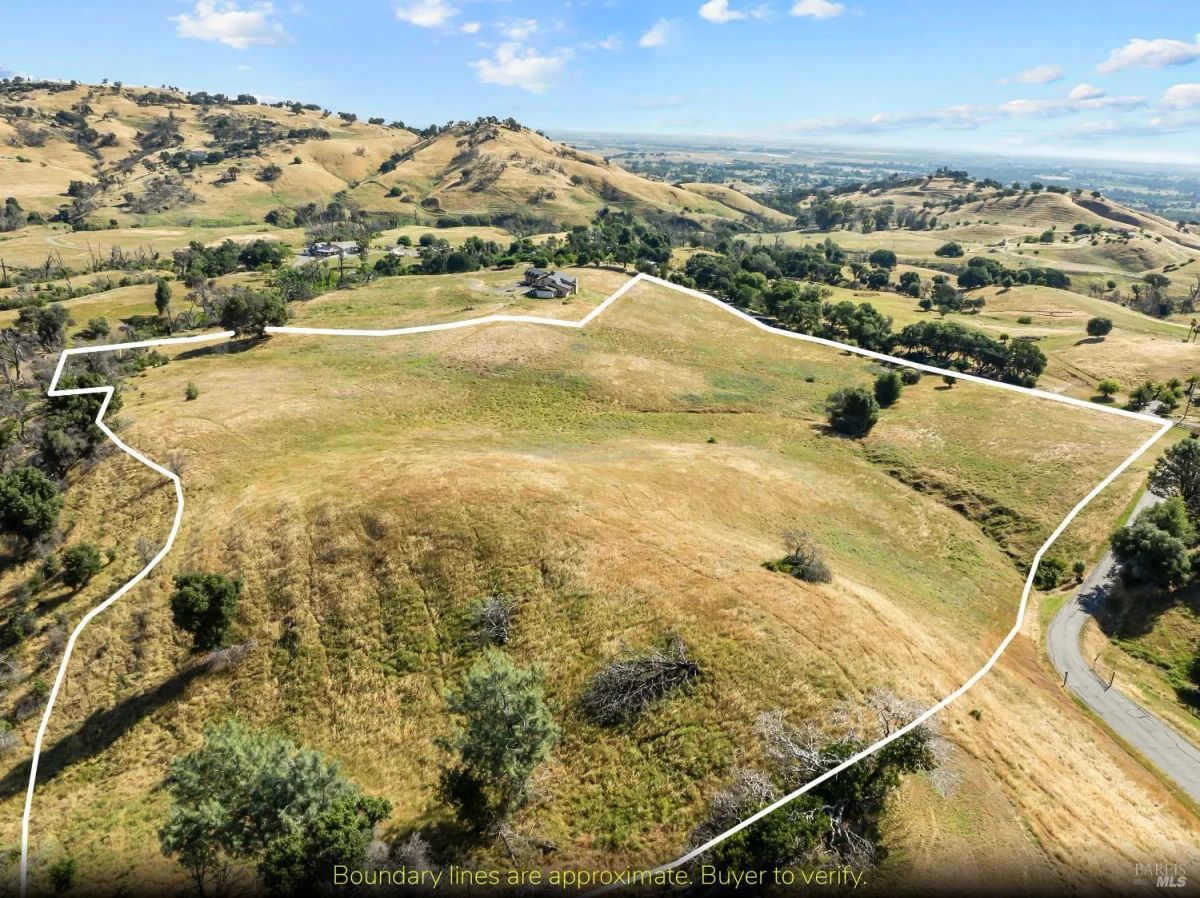 Decorative background for Nineteen Vacant Acres for Sale Outside Vacaville, CA image 10
