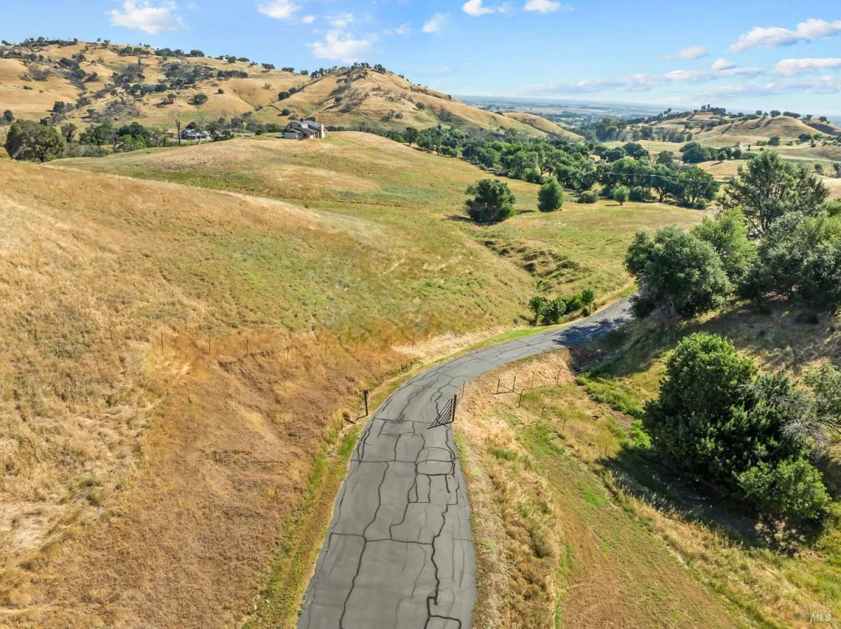 Decorative background for Nineteen Vacant Acres for Sale Outside Vacaville, CA image 12