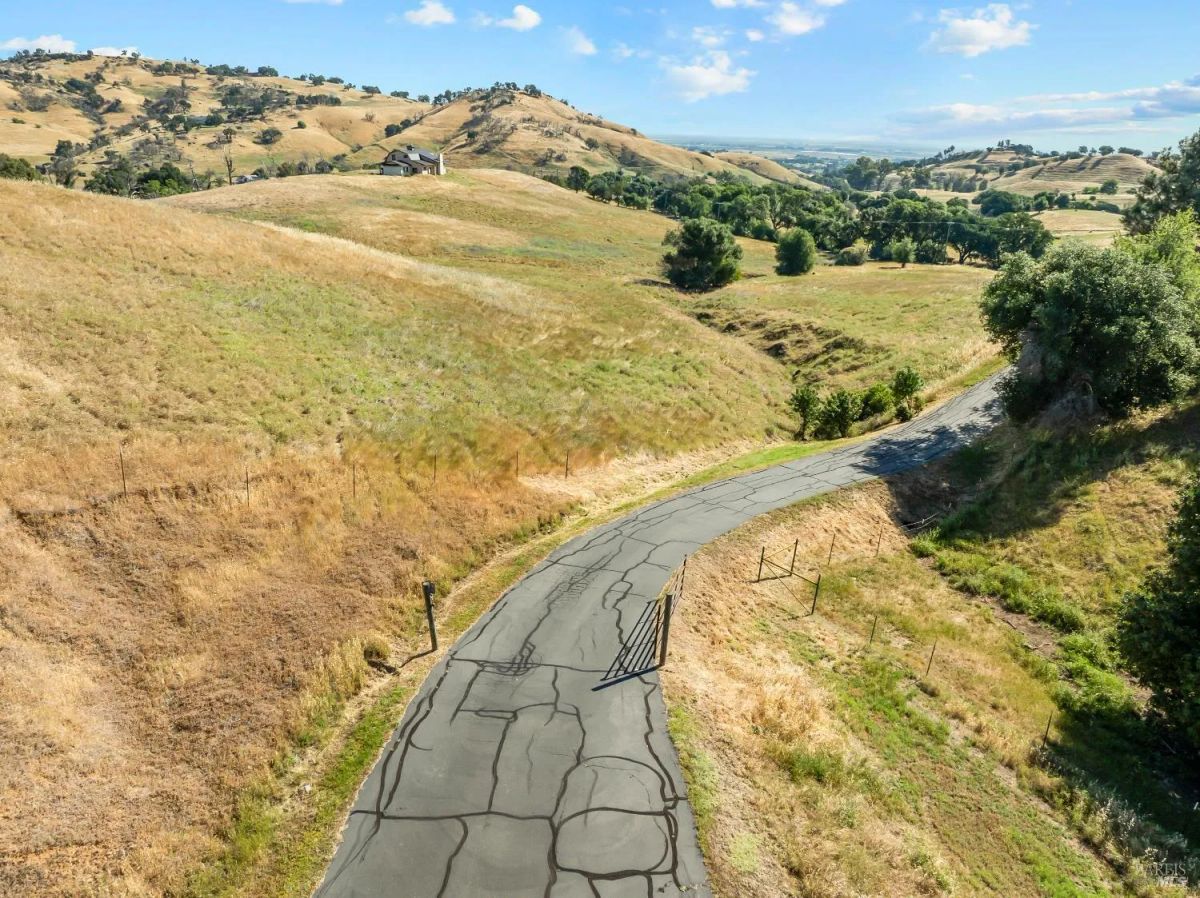 Decorative background for Nineteen Vacant Acres for Sale Outside Vacaville, CA image 13