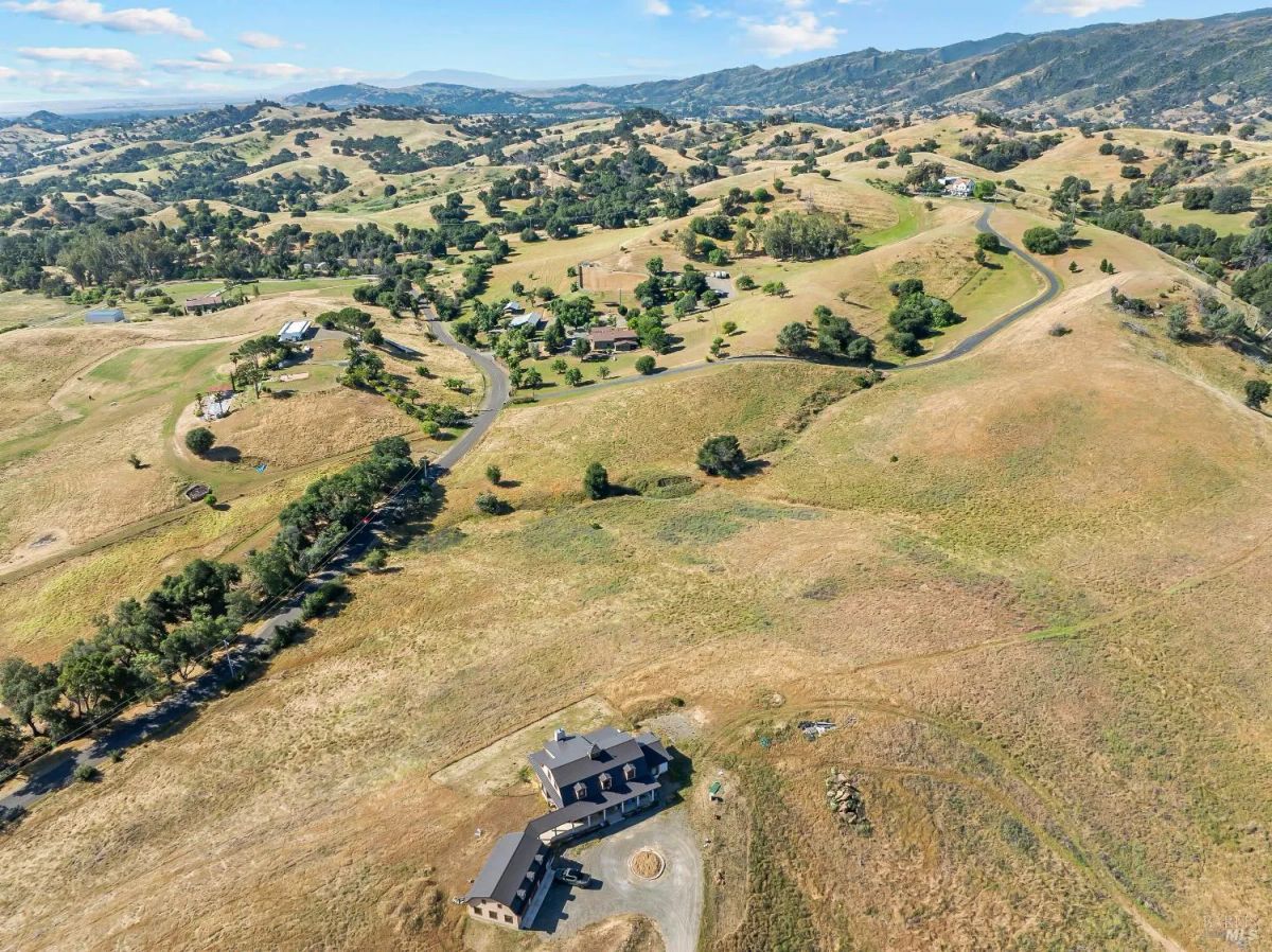 Decorative background for Nineteen Vacant Acres for Sale Outside Vacaville, CA image 17