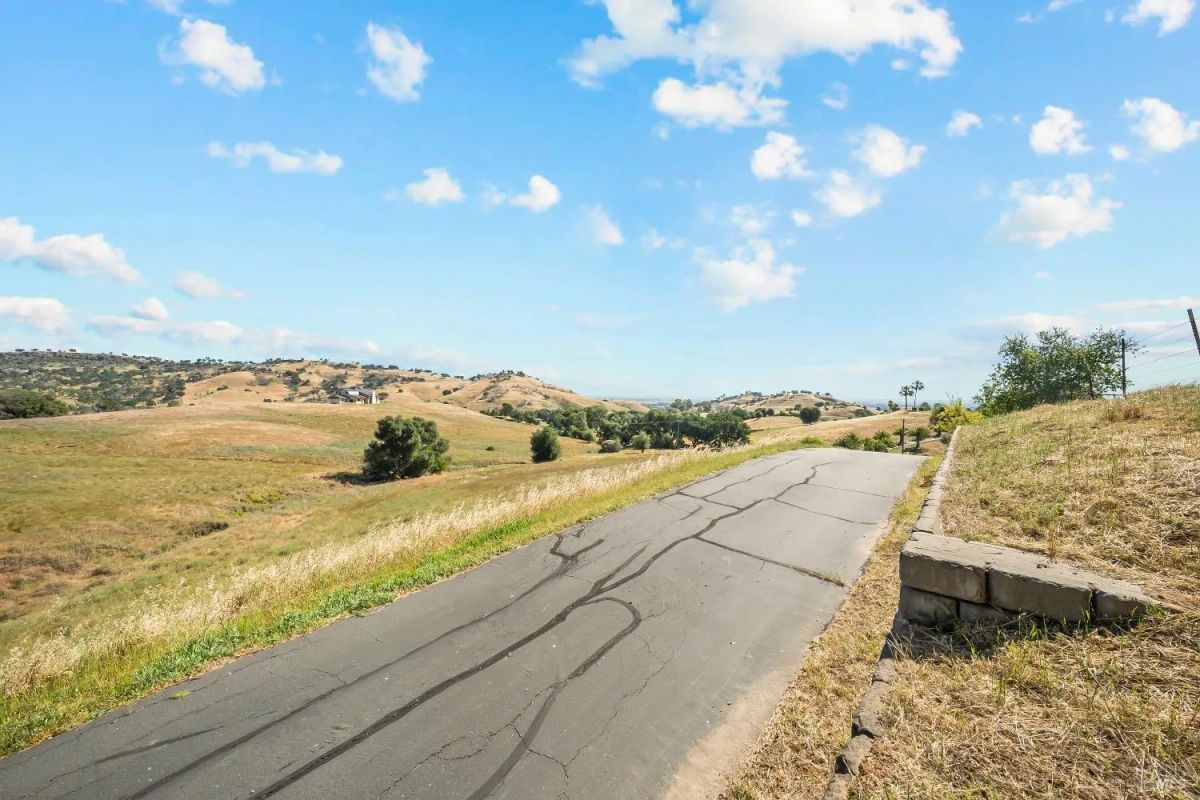 Decorative background for Nineteen Vacant Acres for Sale Outside Vacaville, CA image 18