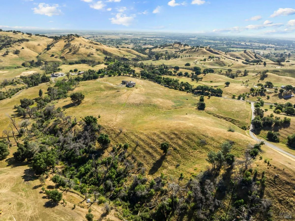 Decorative background for Nineteen Vacant Acres for Sale Outside Vacaville, CA image 20