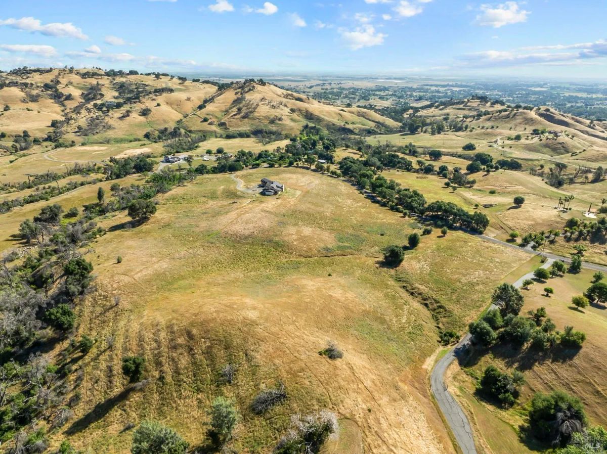 Decorative background for Nineteen Vacant Acres for Sale Outside Vacaville, CA image 25