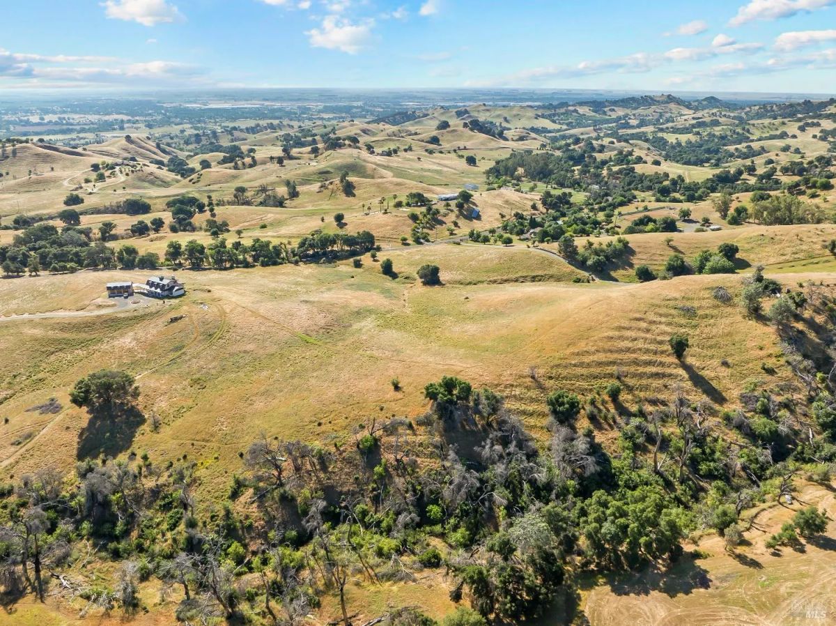 Decorative background for Nineteen Vacant Acres for Sale Outside Vacaville, CA image 27