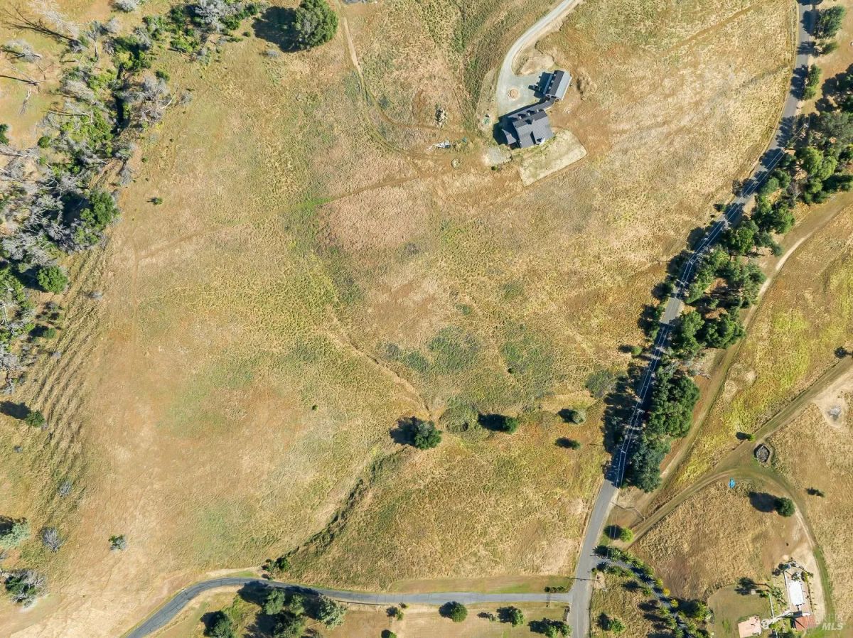 Decorative background for Nineteen Vacant Acres for Sale Outside Vacaville, CA image 30