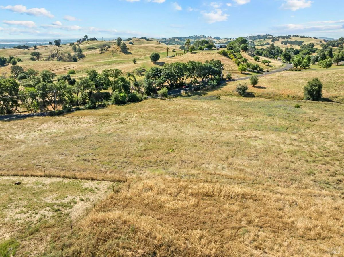 Decorative background for Nineteen Vacant Acres for Sale Outside Vacaville, CA image 31