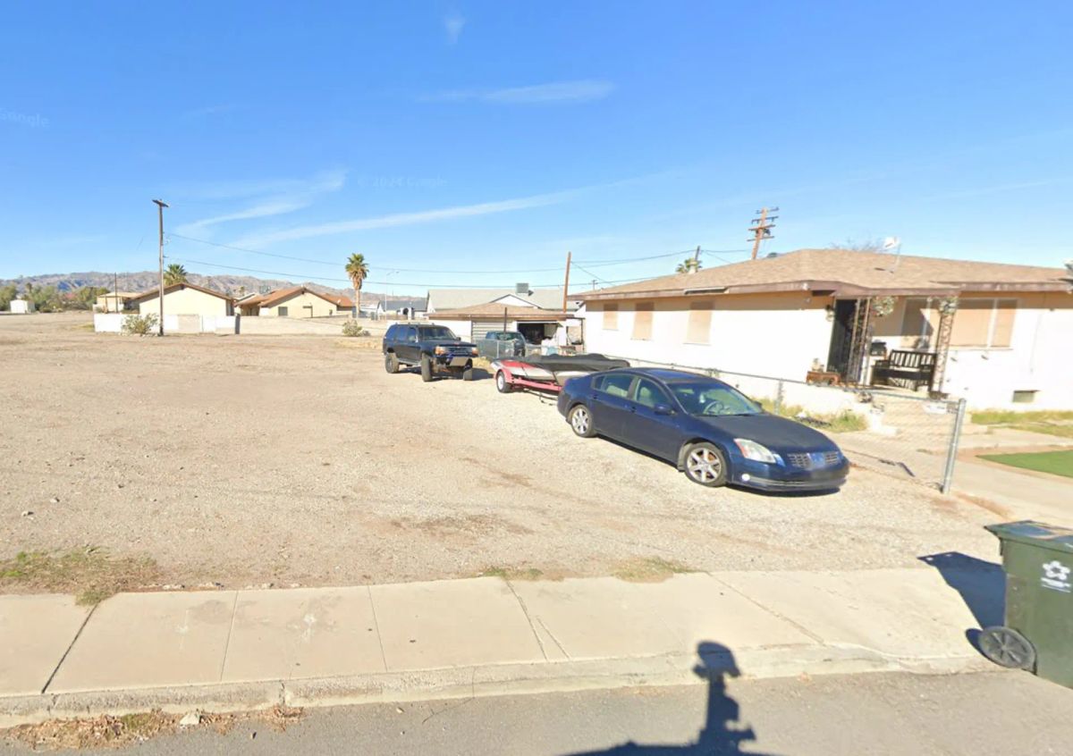 Decorative background for Cleared, Level lot Near CA/AZ Border image 9