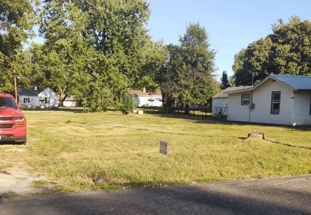 512 N WHITE AVE, TAYLORVILLE, IL 62568 - Image 4