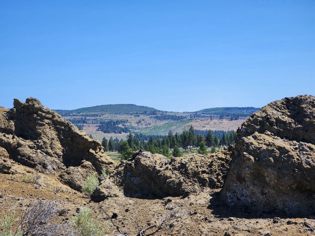 Decorative background for Ancient Rocks, Big Sky, and 2.82 Acres All to Yourself image 11