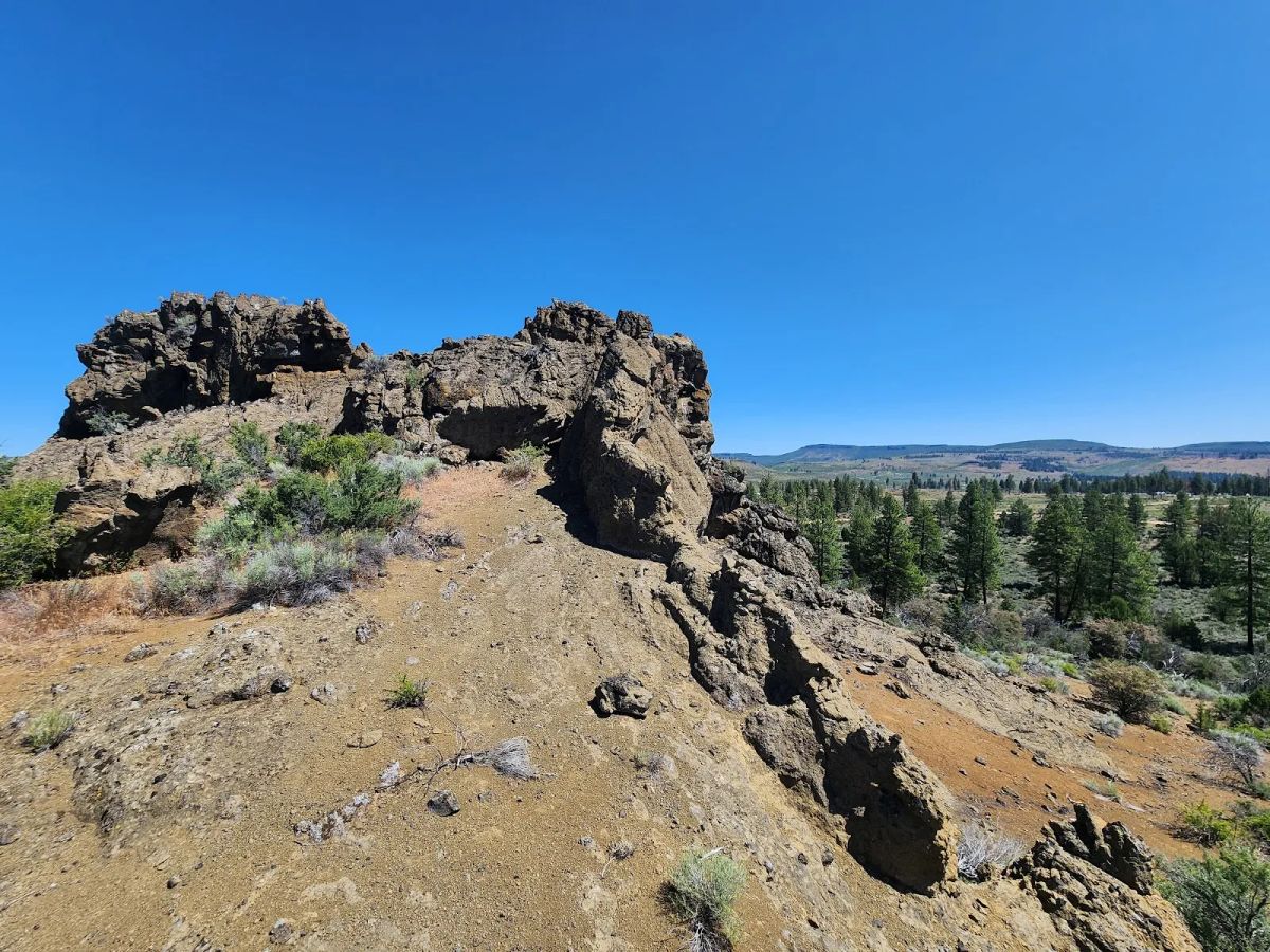 Decorative background for Ancient Rocks, Big Sky, and 2.82 Acres All to Yourself image 15