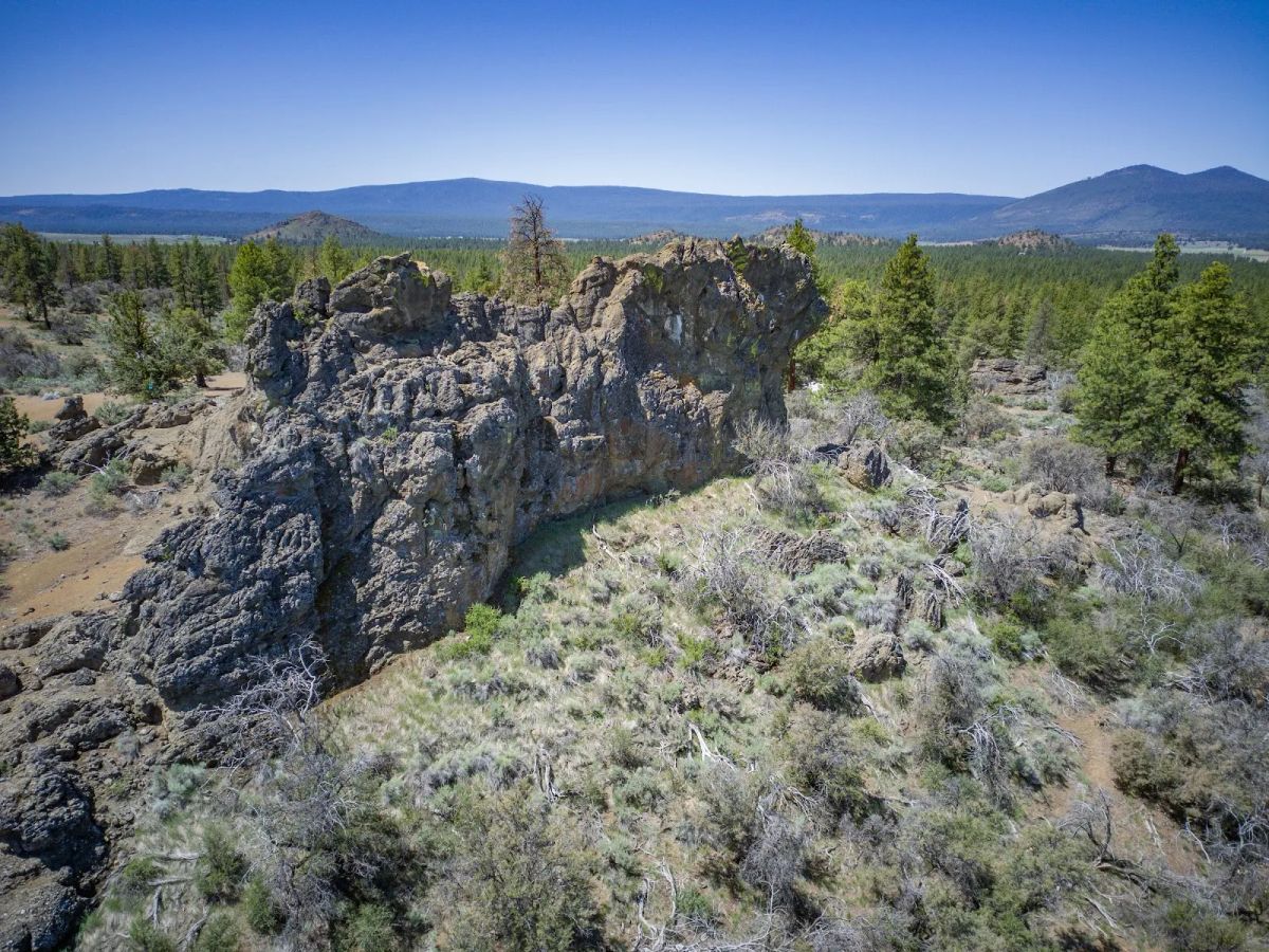 Decorative background for Ancient Rocks, Big Sky, and 2.82 Acres All to Yourself image 27