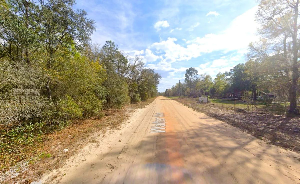 0.22 Acres Lot to Build Near Lakes, Mobile Home Allowed - Main image