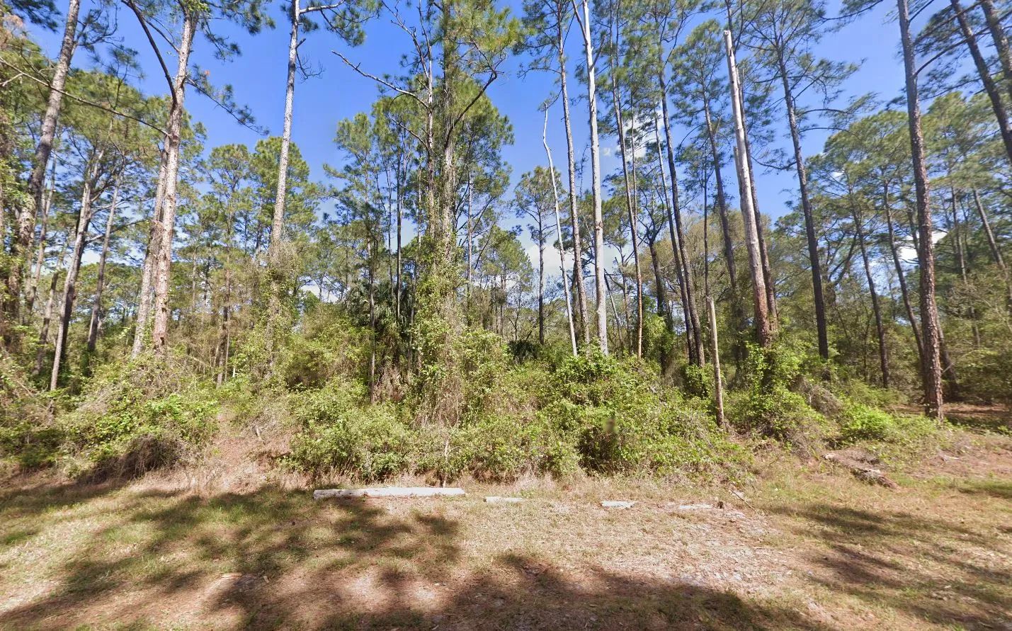 0.26-Acre Lot to Build or Mobile Homes Close to Lake George