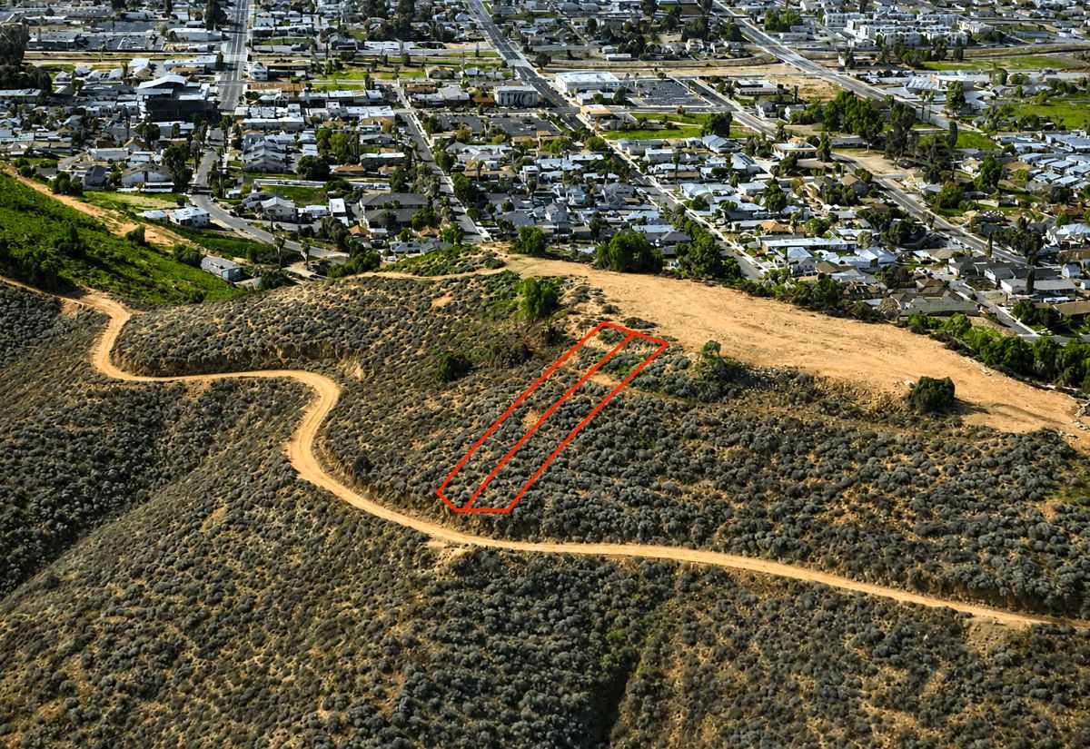 Decorative background for Two Adjoining Lots with Lake Views in Lake Elsinore, CA image 18