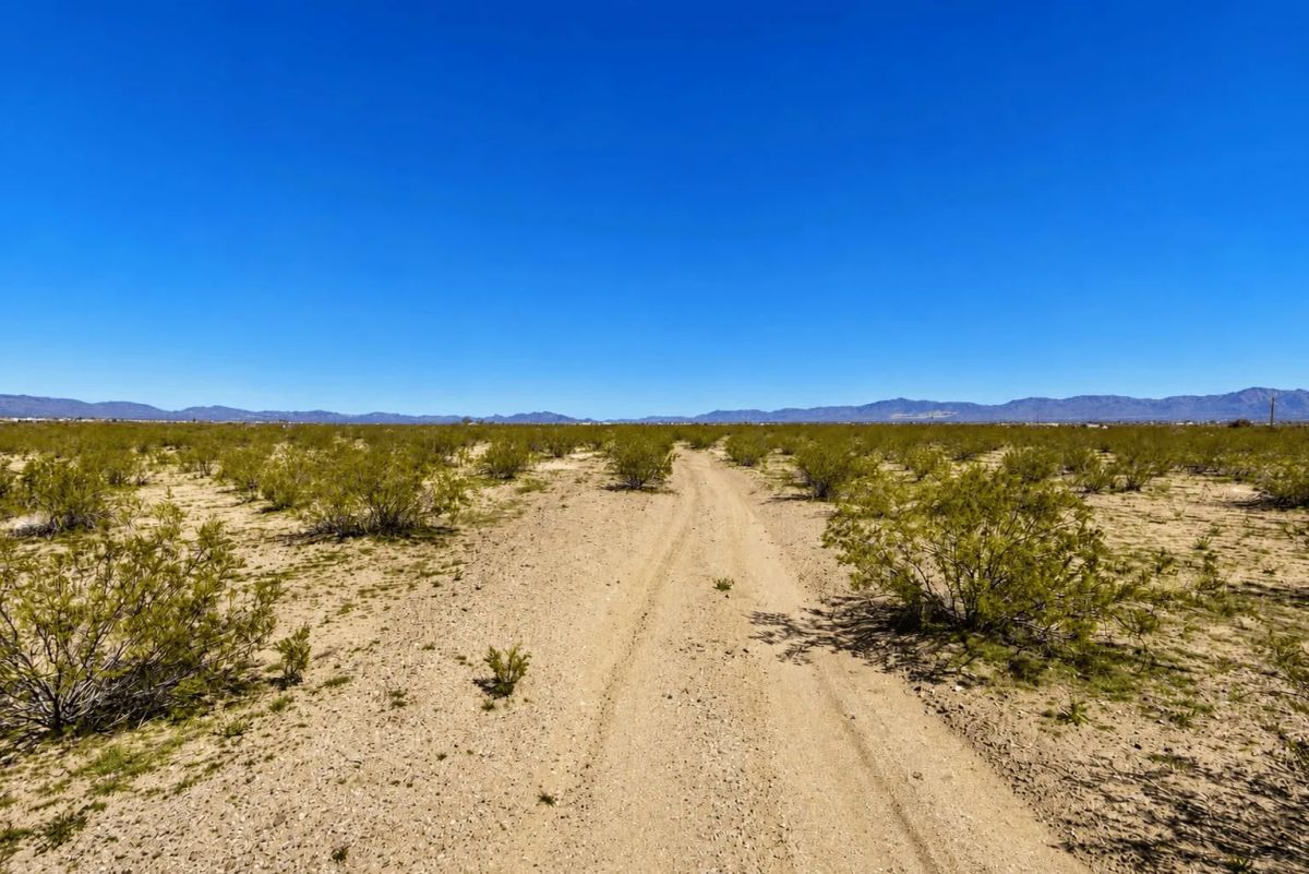Decorative background for 2.21-Acre Corner Lot in Golden Valley, AZ – Mountain Views & Room to Build image 5