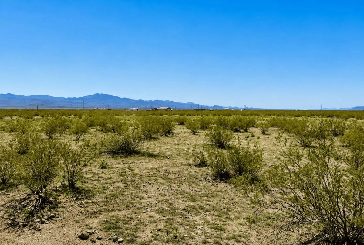 Decorative background for 2.21-Acre Corner Lot in Golden Valley, AZ – Mountain Views & Room to Build image 8
